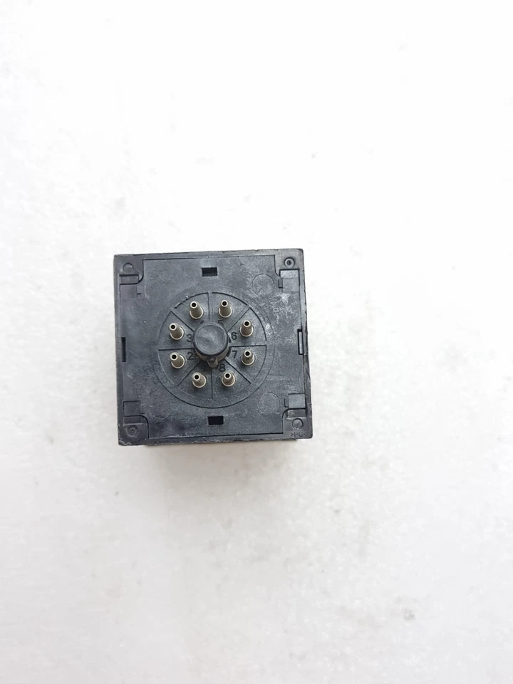Omron H5CZ-L8ED Timer H5CZ